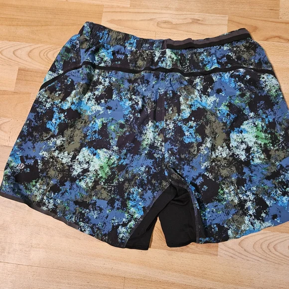 Multicolor Abstract Print Shorts - Picture 3 of 6
